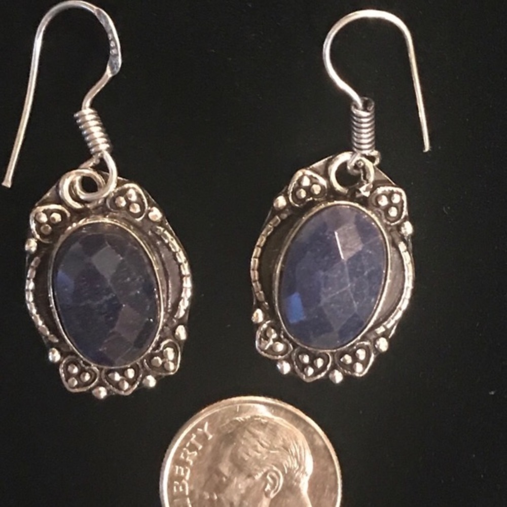 ✨BRAND NEW🤩Beautiful Lacey Raw Sapphire Earrings✨